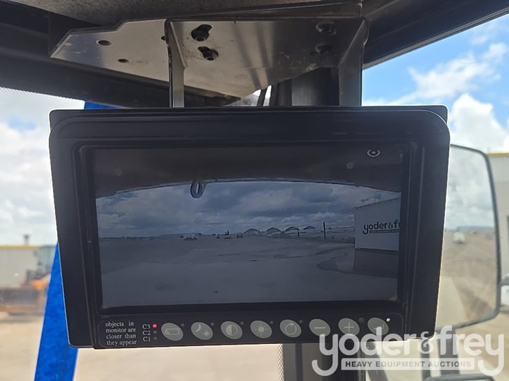 2021-volvo-a25g-image-63