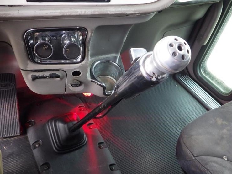 2008-peterbilt-389-image-34
