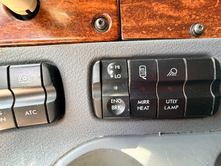 2012-freightliner-cascadia-125-image-72