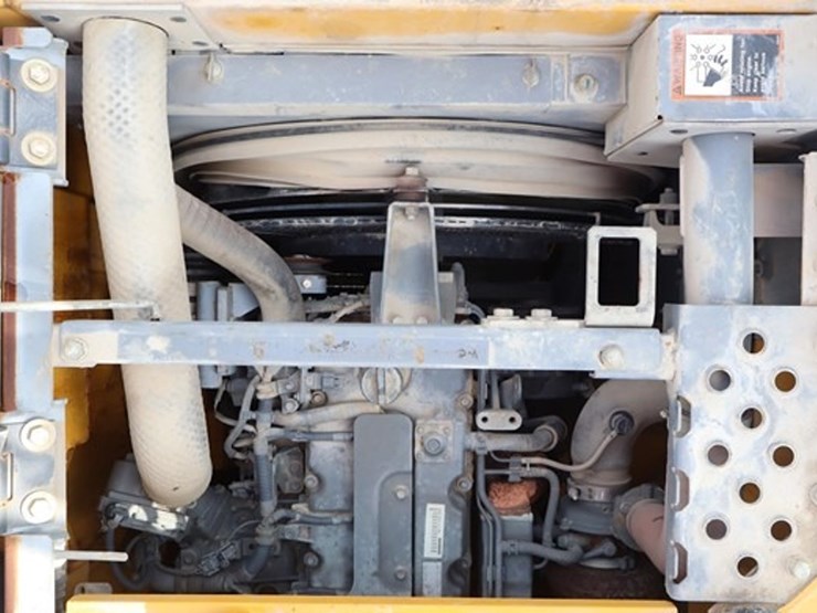 2016-deere-135g-image-32