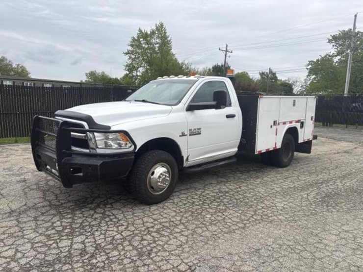 2014-dodge-3500-image-1