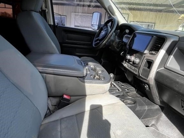 2014-dodge-ram-5500-image-25
