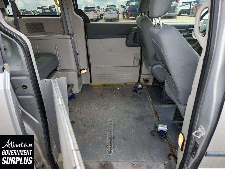2009-dodge-grand-caravan-se-image-16