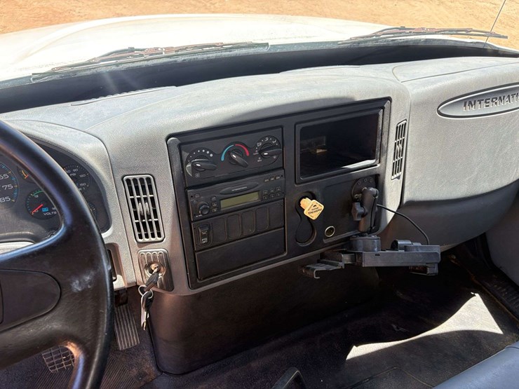 2006-international-durastar-4300-image-14