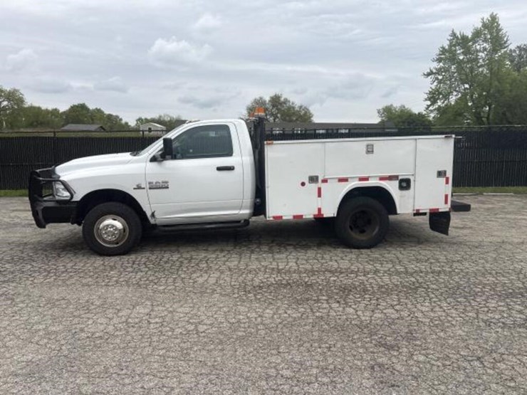 2014-dodge-3500-image-2