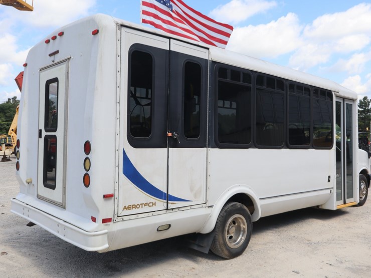 #309-•-15-passenger-church-van-image-29