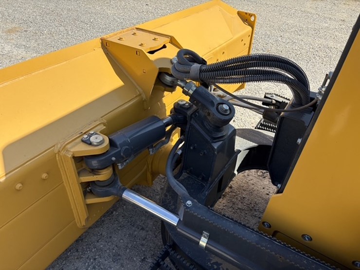2023-deere-450-p-tier-lgp-image-9