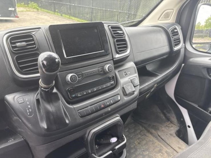 2023-dodge-3500-image-18