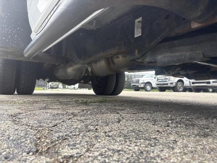 2014-dodge-3500-image-29