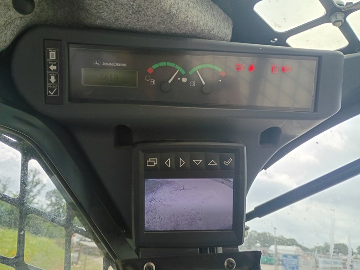 2022-deere-330g-image-35