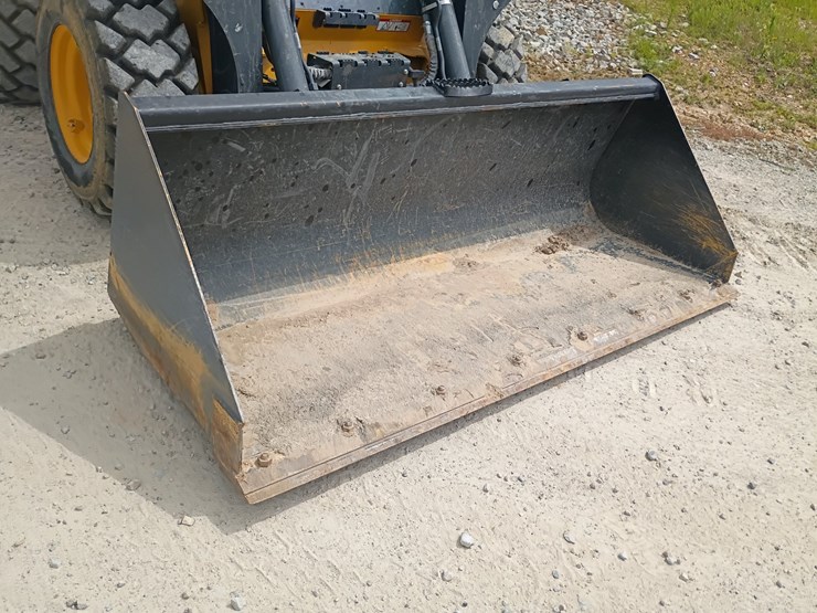 2022-deere-330g-image-51
