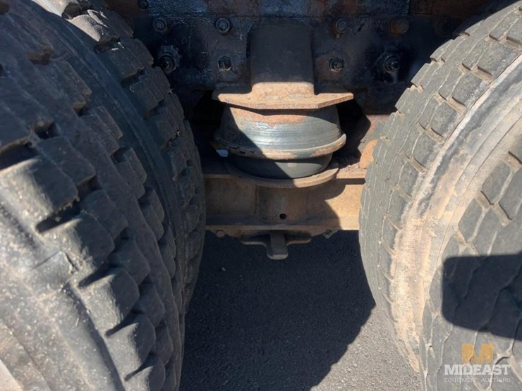 2001-kenworth-t300-image-22