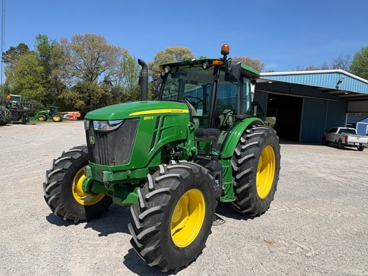 2022-john-deere-6120e-image-2