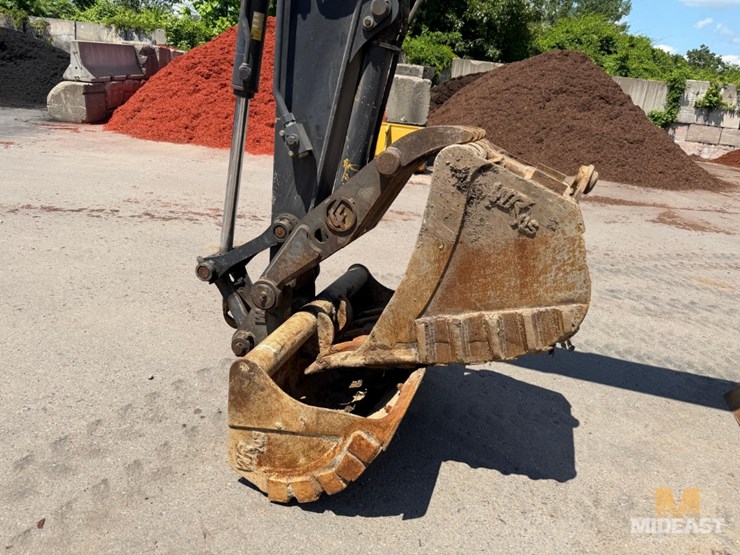 2011-deere-75d-image-13