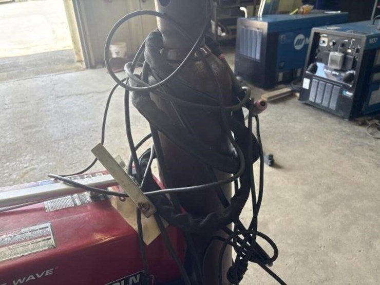 lincoln-electric-tig-200-welder-with-tank-and-cart-image-7