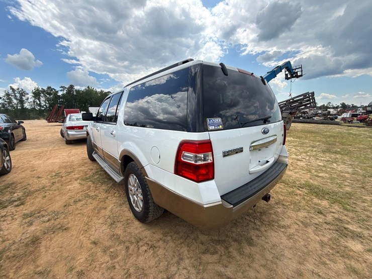 2011-ford-expedition-image-3