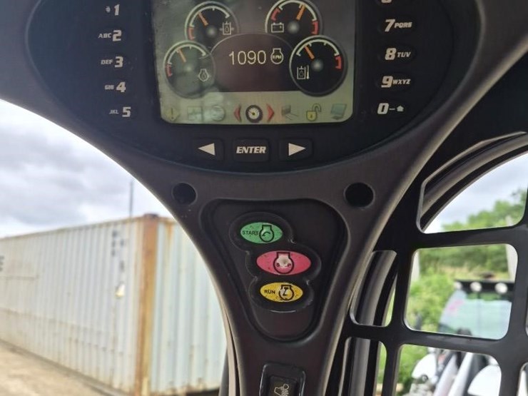 2011-bobcat-s750-image-17