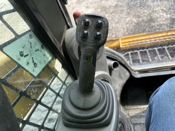 2018-caterpillar-279d-image-25