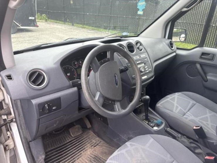 2010-ford-transit-connect-image-18
