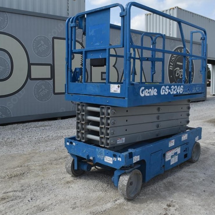 2013 GENIE GS3246