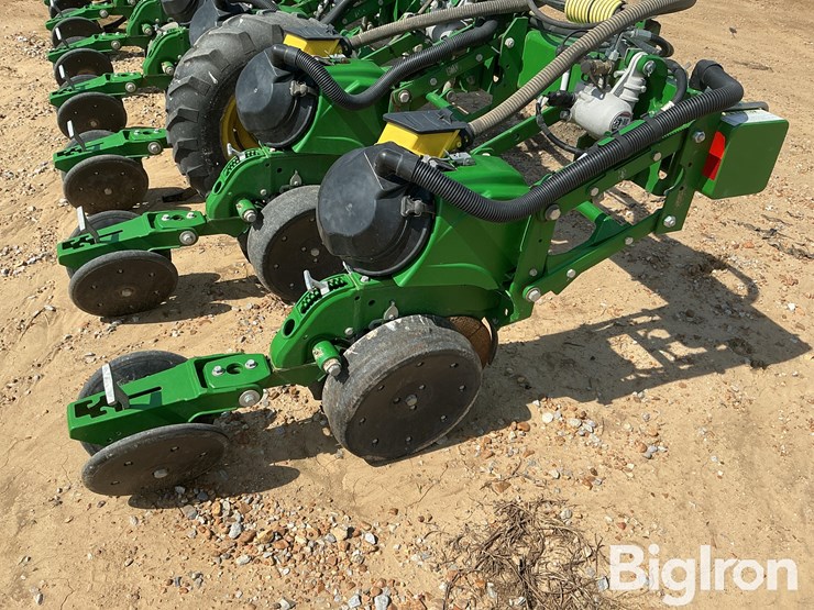 2019-john-deere-dr18-image-16