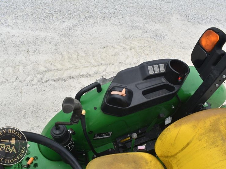 2021-john-deere-5045e-image-27