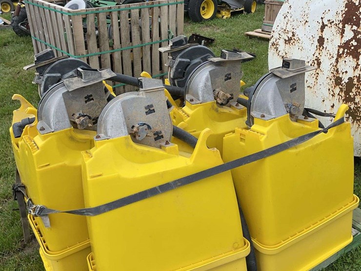 6-john-deere-7200-planter-boxes-with-vac-hose-image-2