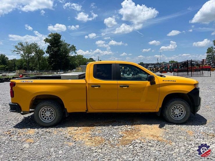 2021-chevrolet-silverado-4x4-pickup-truck-image-23