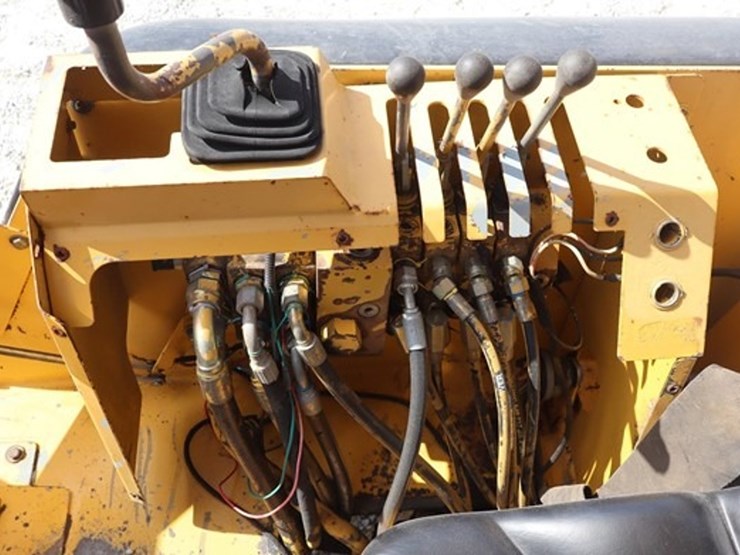 2005-deere-210le-image-19