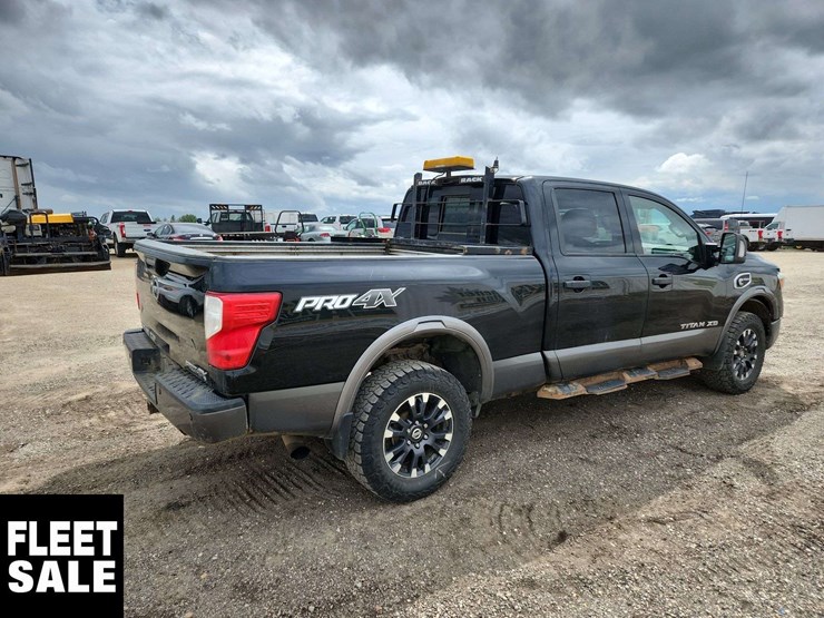 2016-nissan-titan-image-4