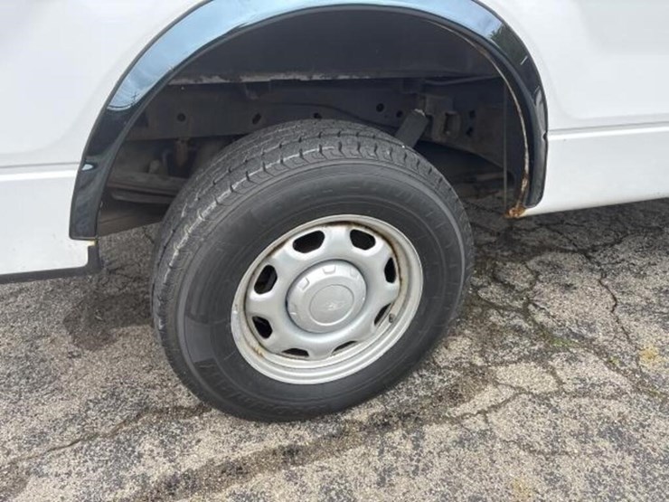 2014-ford-f150-xl-image-10