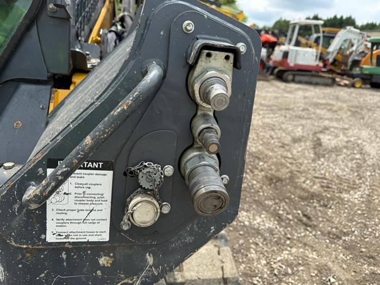 2023-deere-333g-image-11