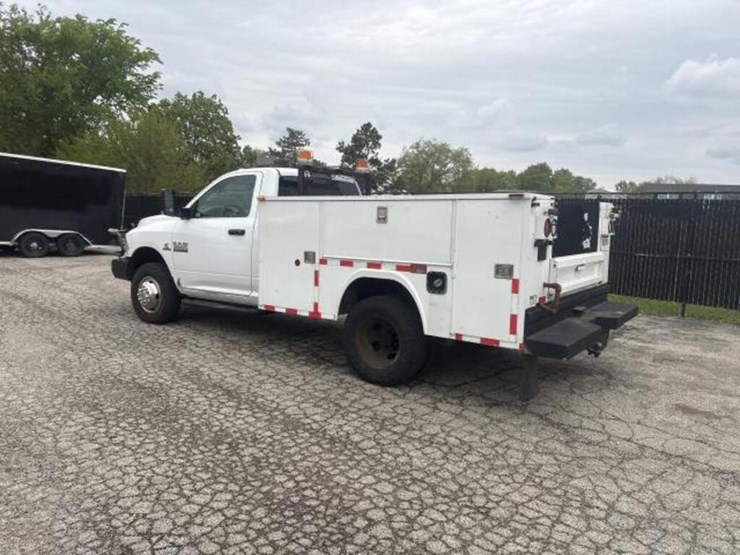 2014-dodge-3500-image-3