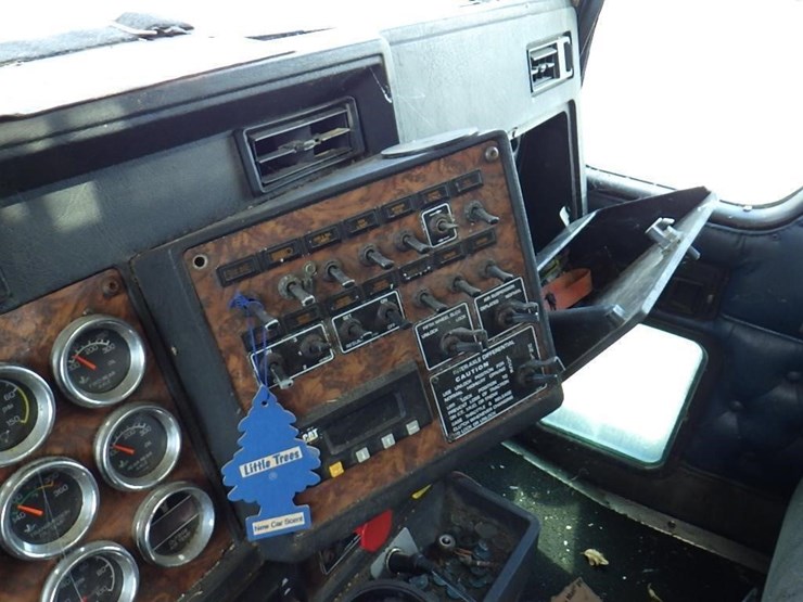 2000-kenworth-w900b-image-18