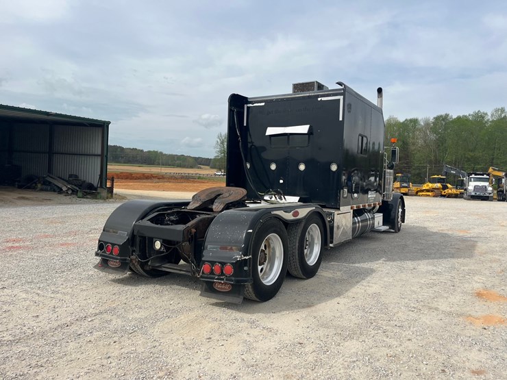 2002-peterbilt-379-image-7