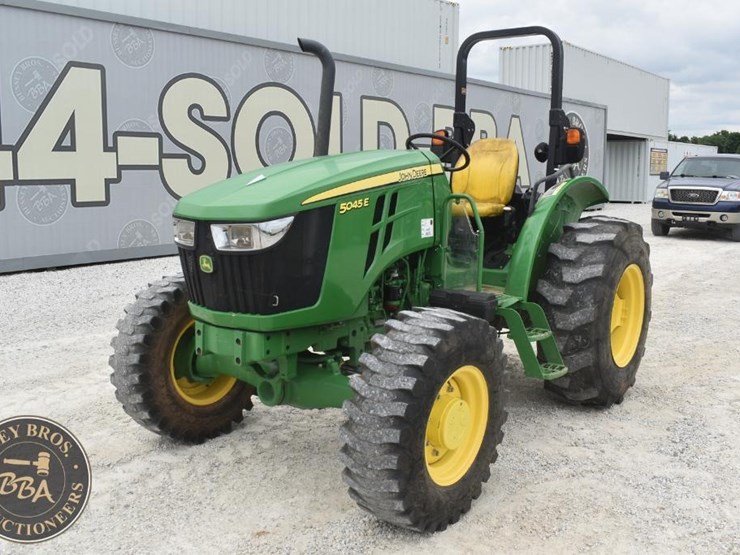 2021-john-deere-5045e-image-1