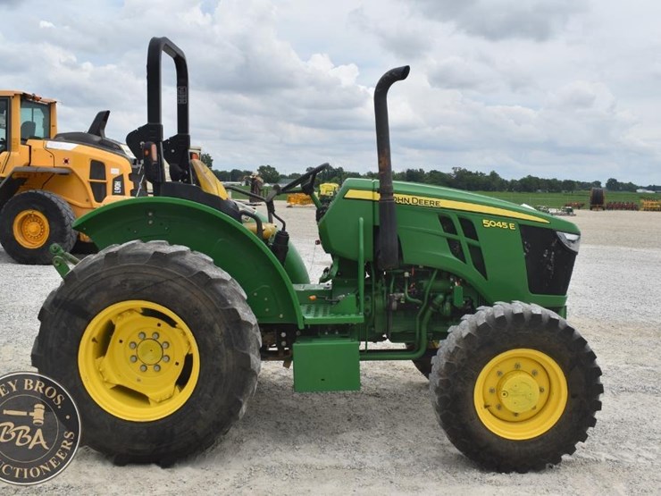 2021-john-deere-5045e-image-6