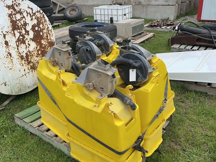 6-john-deere-7200-planter-boxes-with-vac-hose-image-1