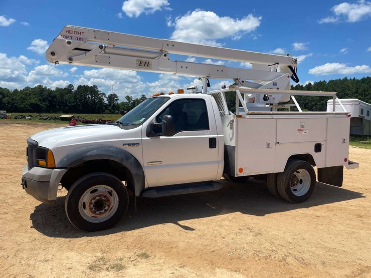 2006-ford-f550-image-1