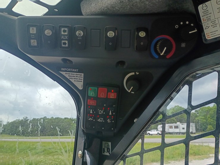2022-deere-330g-image-43