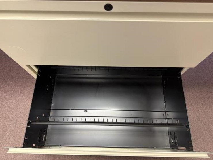 metal-executive-u--shape-desk,-overhead-hutch-a-image-8