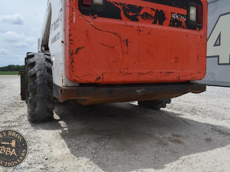 2016-bobcat-s570-image-31