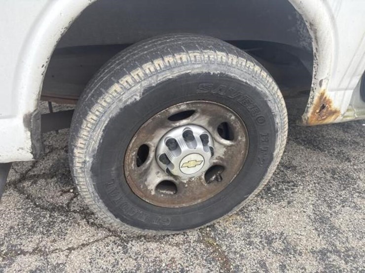 2010-chevrolet-express-g2500-image-10