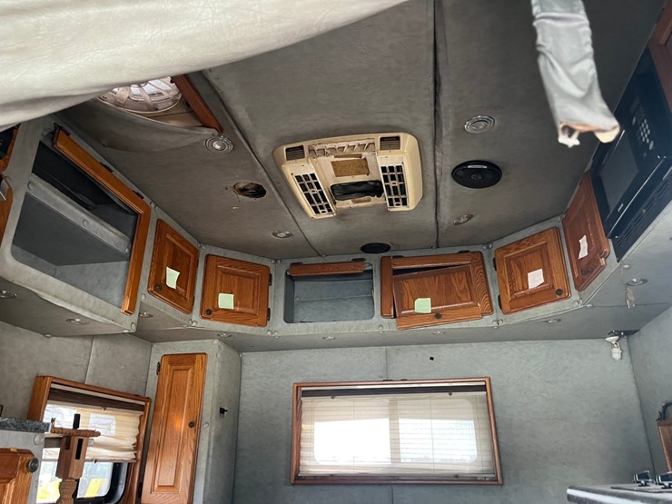 2002-peterbilt-379-image-22