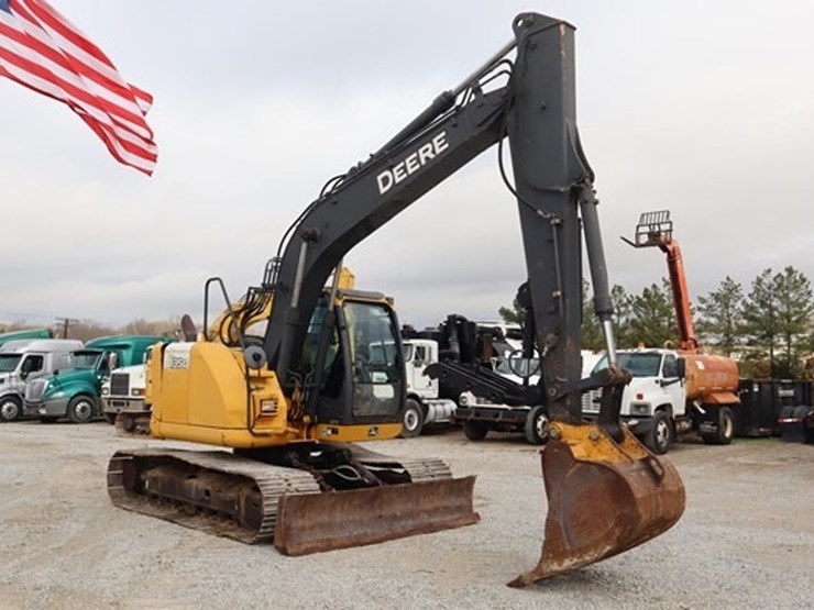 2016-deere-135g-image-7