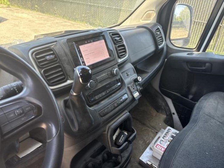 2023-dodge-3500-image-19