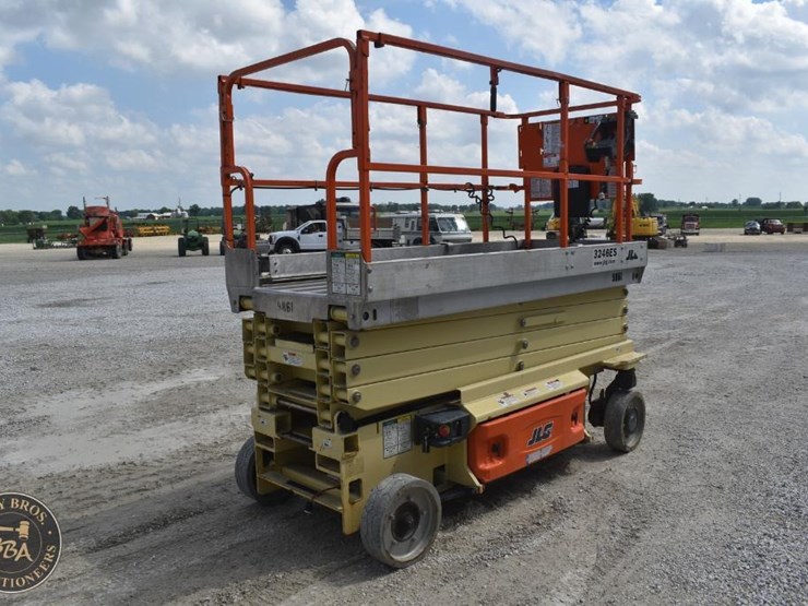 2013-jlg-3246es-image-5