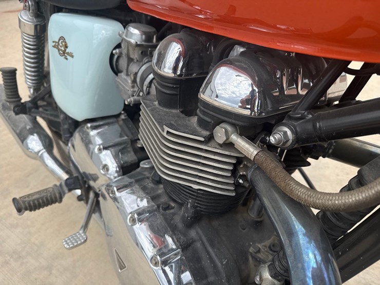 2009-triumph-bonneville-t100-motorcycle-image-11