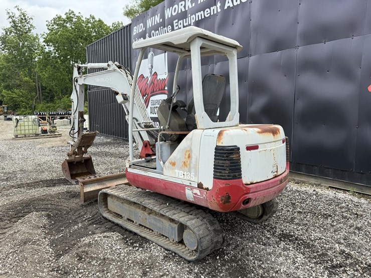 takeuchi-tb135-image-2