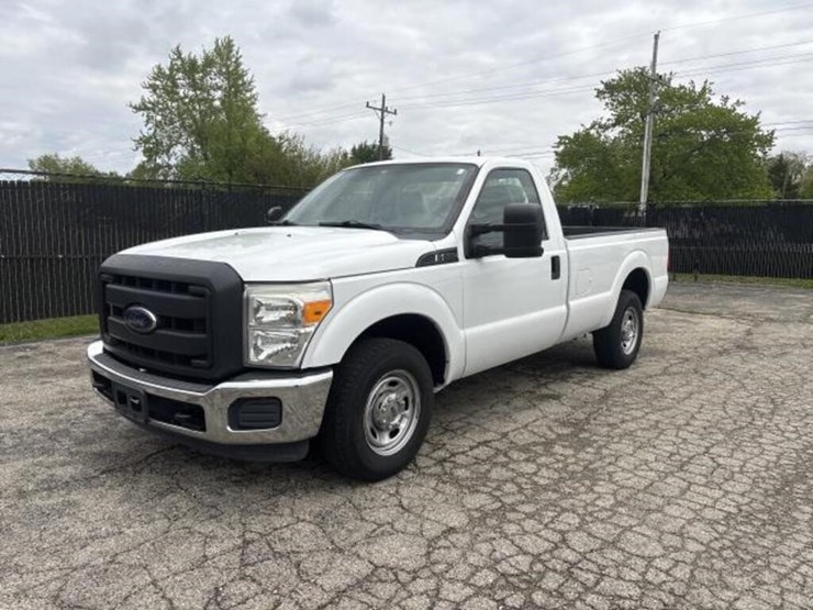 2015-ford-f250-xl-image-1
